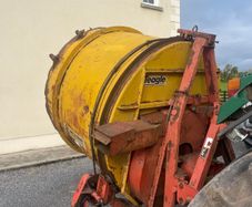 Teagle tomahawk round bale shredder