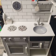 Toy kitchen