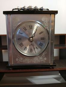 Westclox Vintage Quartqmatic Table Clock Approx 15cms High keeps excellent time