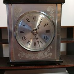 Westclox Vintage Quartqmatic Table Clock Approx 15cms High keeps excellent time