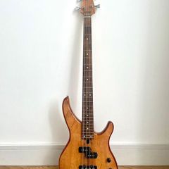 Yamaha electric bass guitar