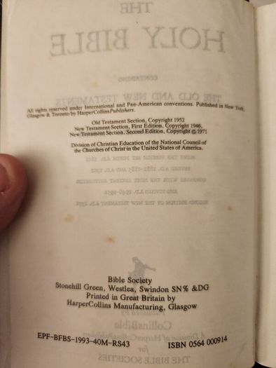 THE BIBLE. REVISED STANDARD  VERSION. Hardback in very good condition.  1100 pages.38.