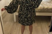 BNWT plus zebra print blouson sleeve wrap dress