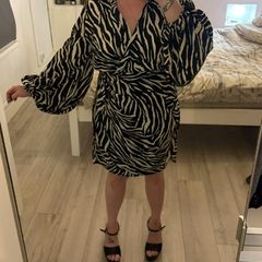 BNWT plus zebra print blouson sleeve wrap dress