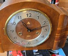 Mantel clock