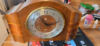 Mantel clock