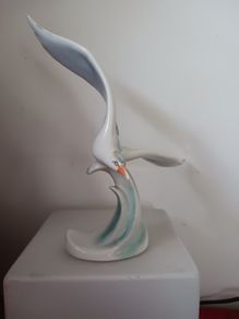 Hollohaza porcelain bird / 1979- 1985 Date Mark,