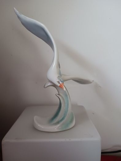 Hollohaza porcelain bird / 1979- 1985 Date Mark,