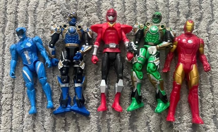 Action figures marvel & power rangers