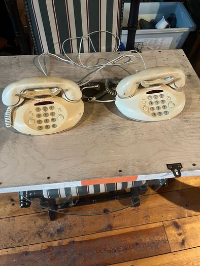 2 retro house phones . One lead missing. Easy to purchase.
