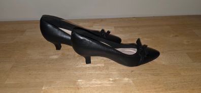 Black Leather Kitten Heel Clarks Shoes Size 5