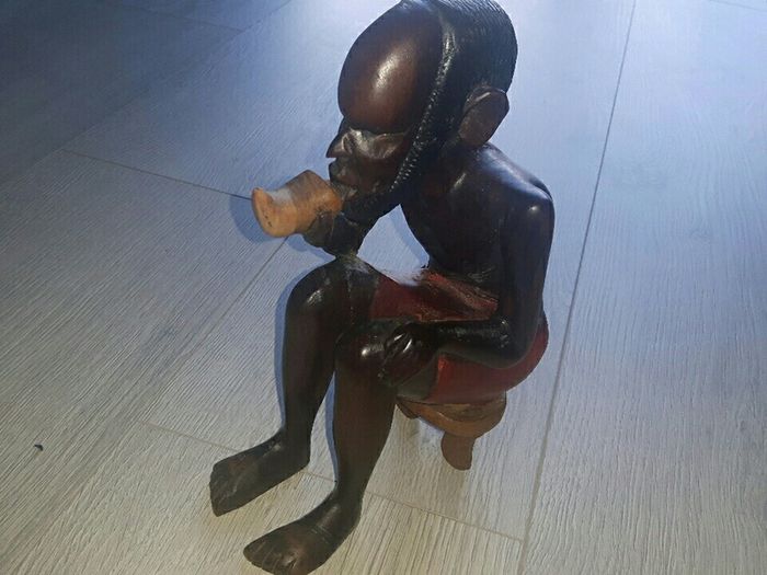 statue
