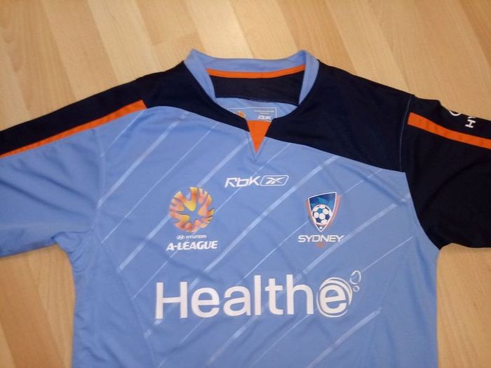 Mint 2006/07 Sydney FC Reebok Home Jersey Size S(adults)
