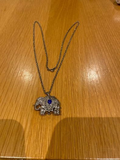 Long Chain With elephant pendant clock