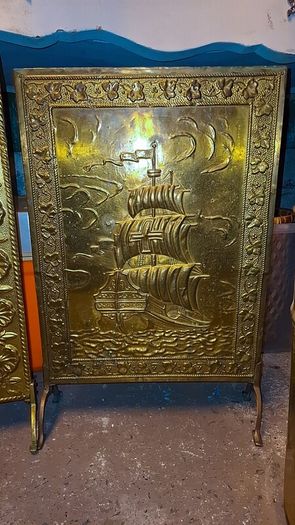 Vintage hammered brass fireside items..