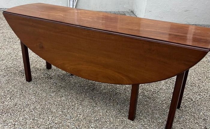 Dining room table and 6 chairs