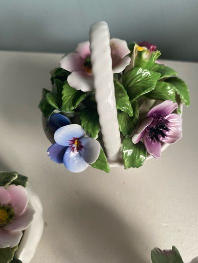 Trip of porcelain posies