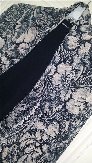 Unusual Roman Cardigan Perfect condition size UK12 EUR40 Postage included