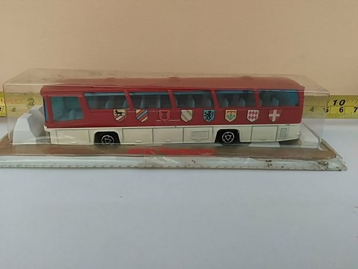 Majorette bus