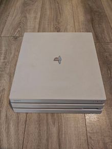 PS4 Pro White 1TB - Jailbroken
