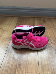 Aasics Girls Runners Size 2
