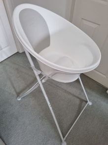 Shnuggle baby bath and stand