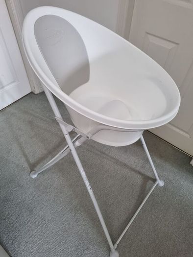 Shnuggle baby bath and stand