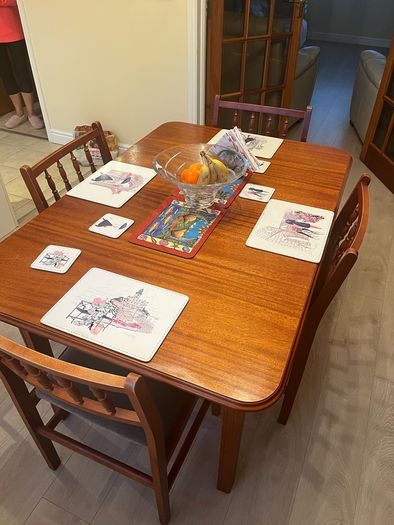 Extendable Dining Room & 4 Chairs
