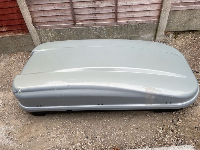 Roof box