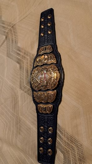 AEW London Mini Title