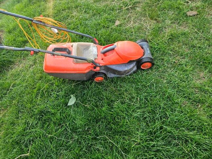 electric lawnmower