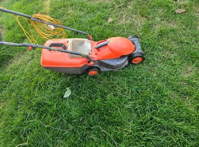 electric lawnmower
