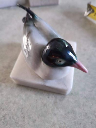 Royal Copenhagen figurine seagull on marble plinth.