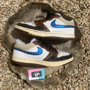 Premium Vintage Nike White Leather