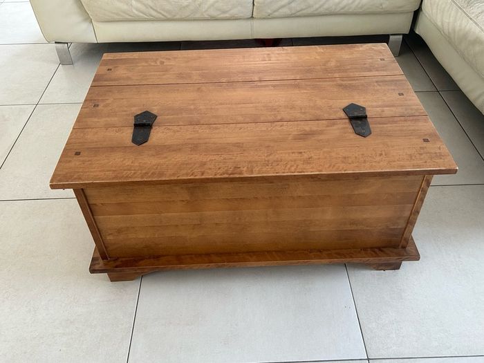 Laura Ashley Dark Chestnut Garrat 9 Drawer Coffee Table.
