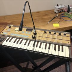 Korg microKORG Synthesizer
