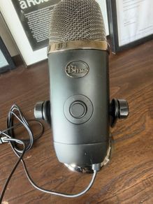 Blue Yeti X USB Microphone  Desktop Stand & USB Cable