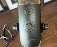 Blue Yeti X USB Microphone  Desktop Stand & USB Cable