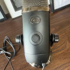 Blue Yeti X USB Microphone  Desktop Stand & USB Cable