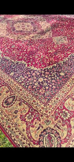 Beautiful vintage large wool rug