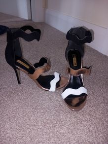 Ladies heel shoes