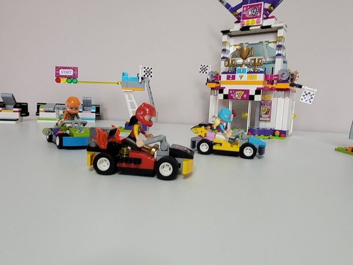 LEGO Friends 41352 The Big Race Day