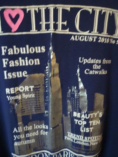 Girls Fab T-shirt Age Age 9-11 Years Navy With London Paris Tokyo Logo.  Super Condition