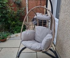 egg chair