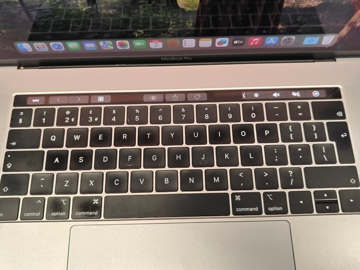 2019 MacBook Pro A1990 15" Touchbar Intel Core (i9-9880H) 32GB RAM 512GB SSD (Battery Cycle: 190)