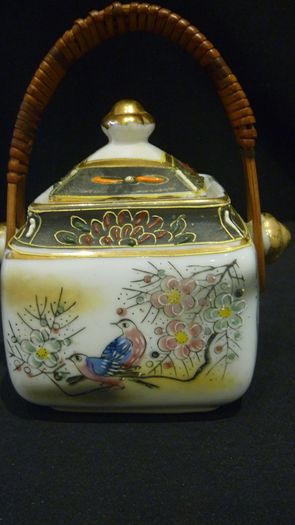 Oriental Sugar Bowl/Trinket box