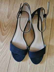 sandals size 39