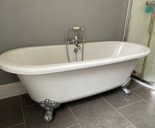 Free standing bath
