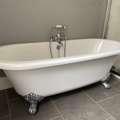 Free standing bath