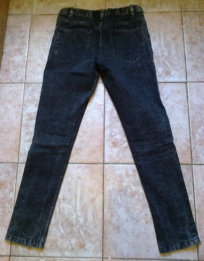 Lois Denim Jacket and dark jeans